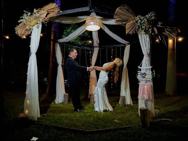 El casamiento de Viviana y Oscar en Rosario, Santa Fe 14