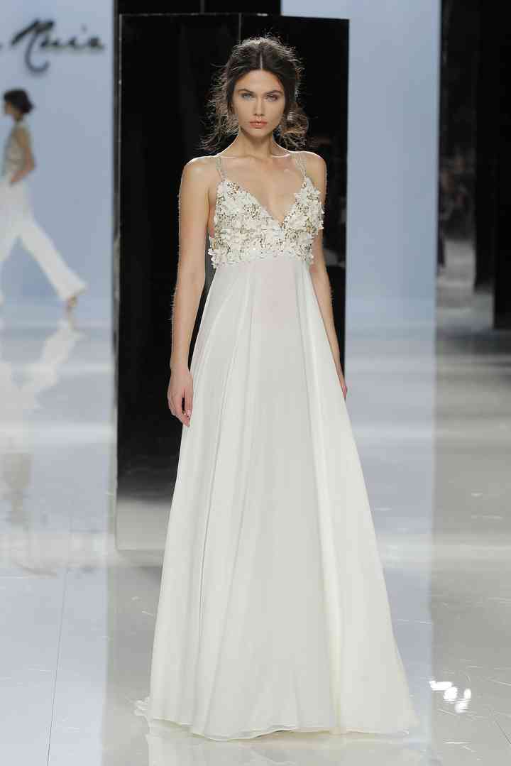 Vestidos De Novia Con Corte Imperio Silueta Femenina Estilizada
