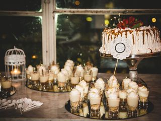 Buffet de postres con estilo vintage