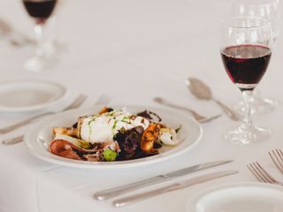 De uvas y cepas: 10 consejos para elegir el vino para su casamiento