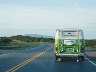 La tradición de las latas en el auto de casamiento: todo lo que deben saber