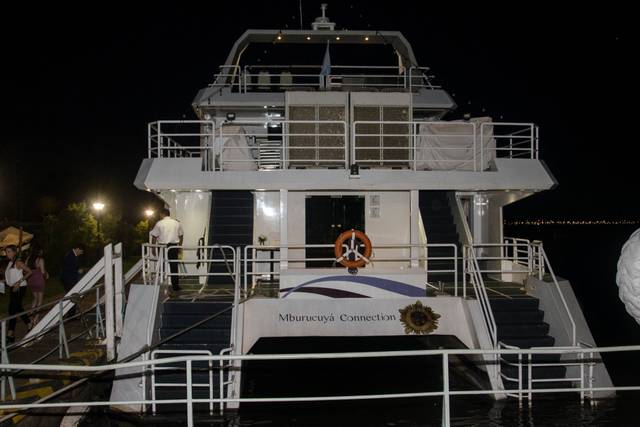 Catamaran Mburucuya Connection - Embarcación para Casamientos 3