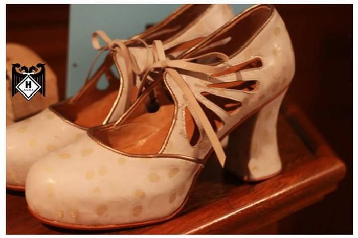 Necesito ayuda con los zapatos - 1