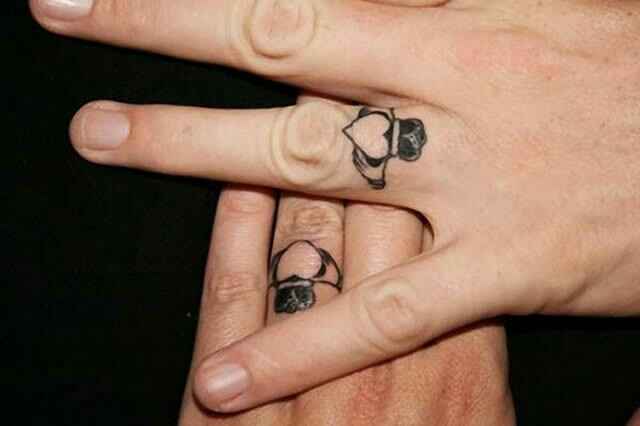 Anillo hotsell tatuado matrimonio