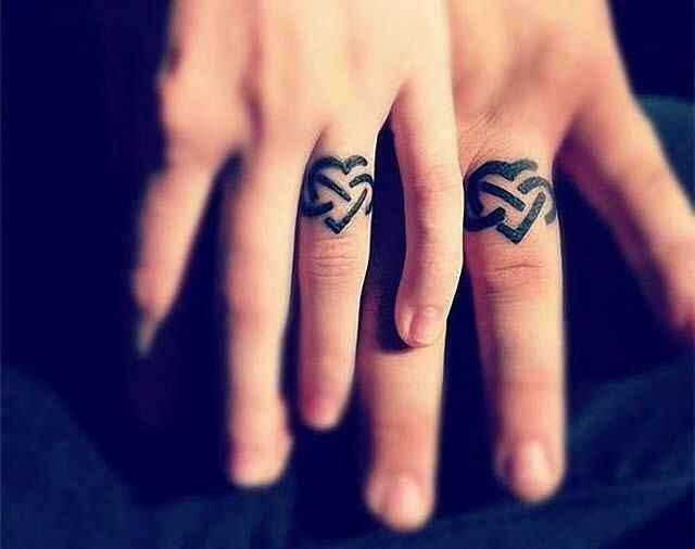 Los 45 mejores tatuajes de anillos de bodas