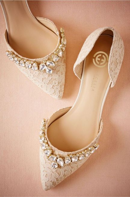 ¿Cuál de estos 6 zapatos bajos te gusta para tu look de novia?👠 5