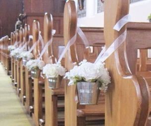 Arreglos rústicos para las bancas de la iglesia 3