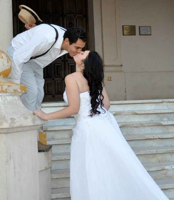 Fotos preboda y ensayo dos en uno con el cabello suelto ya que fue en la Capilla del Parque. 