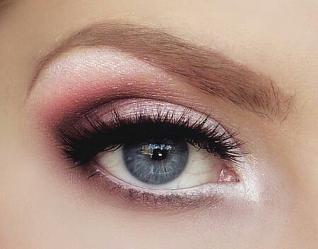 Maquillaje de ojos ahumado en tonos rosas - 3