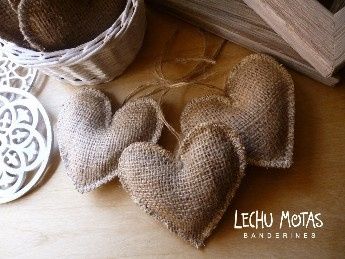 Si te das maña con el hilo y aguja.. Estos pueden ser complementos de decoracion o Souvenirs muy esp