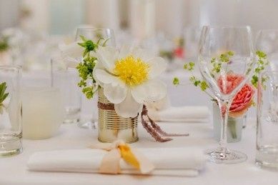 Las latas! Otro Clasico DIY... Bien decoradas.. Sin mucho recargo y con algunas flores de estacion q