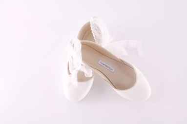 Ballet flats with frech lace ribbons