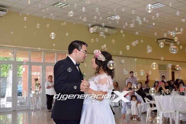 vals bajo las burbujas (pompas de jabon diria juan luis guerra)