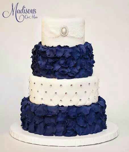 Tortas azules con blanco
