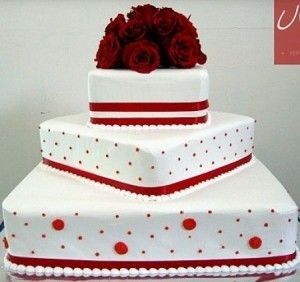 Torta roja con blanco 1
