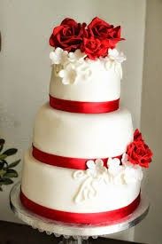 Torta roja con blanco 8