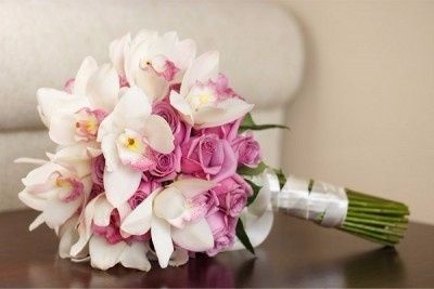 7. Ramo en domo con Orquídeas y rosas.