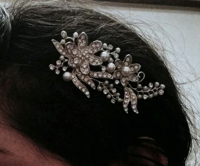 Sin maquillaje ni peinado.. pero con tocado! - 1