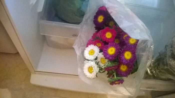 mi novio casi muere cuando vio estas flores. no les gustaron pero las vamos a usar para frasquitos q