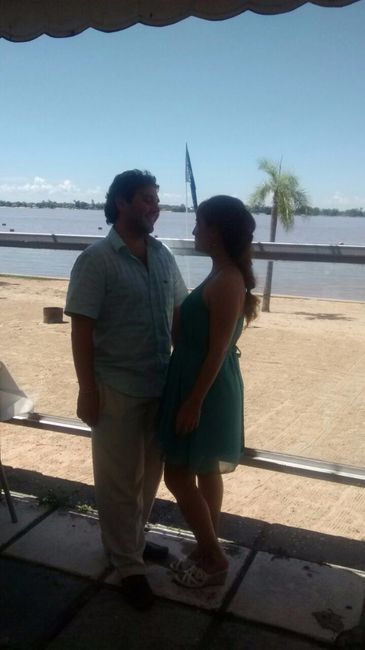 almorzando en la costanera