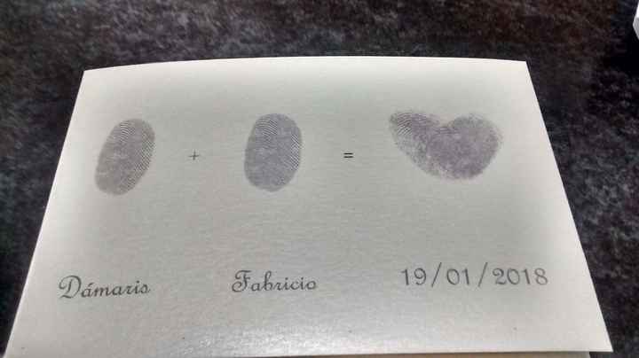 Mis invitaciones: las hicimos nosotros en la compu, es tipo librito. ESTE ES EL FRENTE