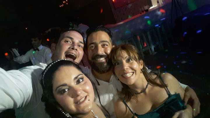 con amigos pachangueando