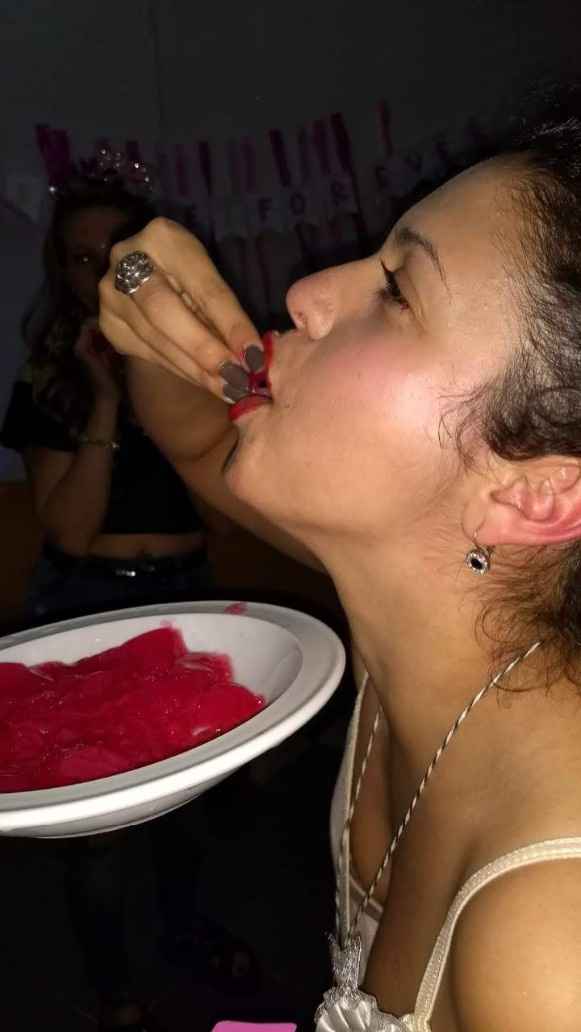 gelatina con vodka (no lograron quebrar a la novia) jajaj