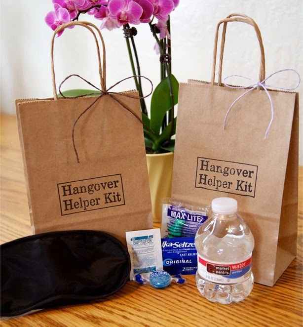 17) Dales a los invitados un kit anti resaca con agua o gatorade, un alikal, ibuprofeno y un vale pa