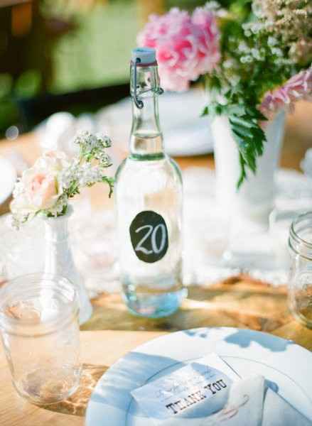 Números de mesa con botellas - 3