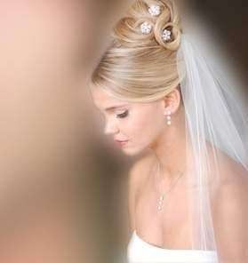 peinados de novia con tiara y velo 1