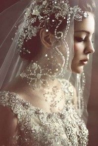 peinados de novia con tiara y velo 11