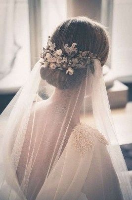peinados de novia con tiara y velo 28