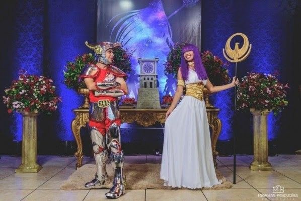 Perlita de viernes: Se casaron disfrazados de Los Caballeros del Zodiaco 2