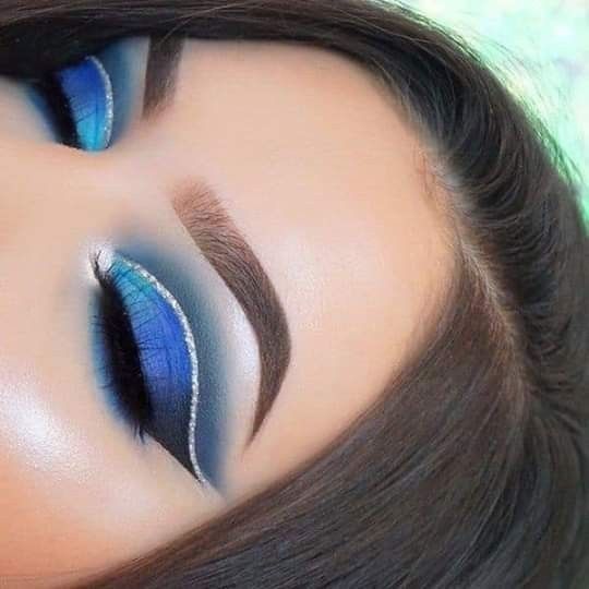 y si tu "algo azul" fuera el make up? 7