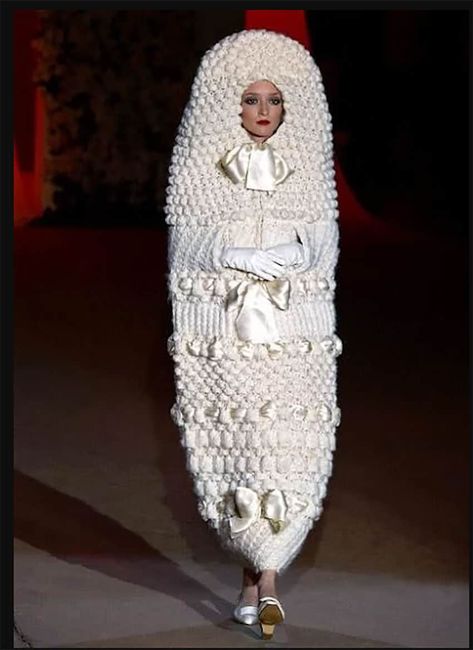 Perlita de viernes: vestidos de novia que dejaron a los invitados con la boca abierta :o - 2