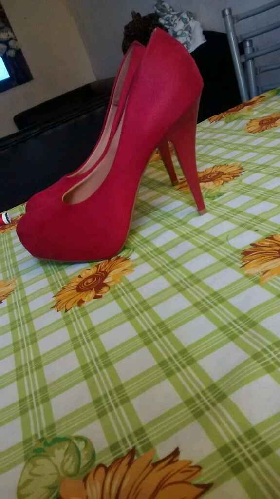 Mis benditos zapatos rojos - 1