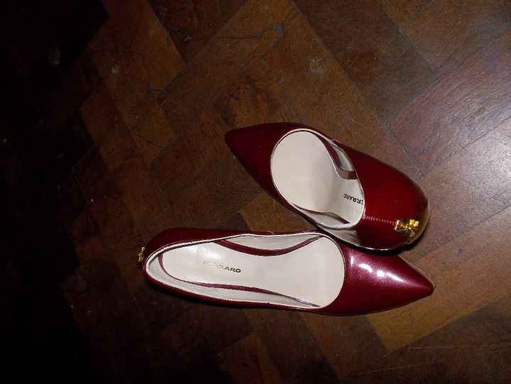 segundo par de zapatos rojos