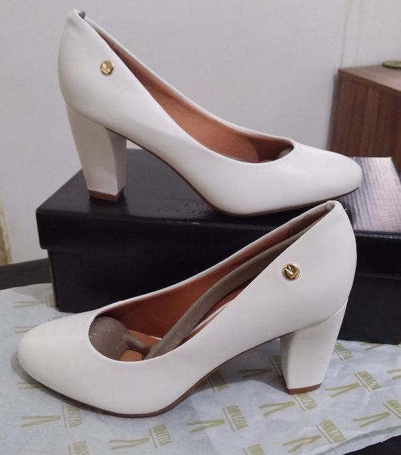 zapatos blancos