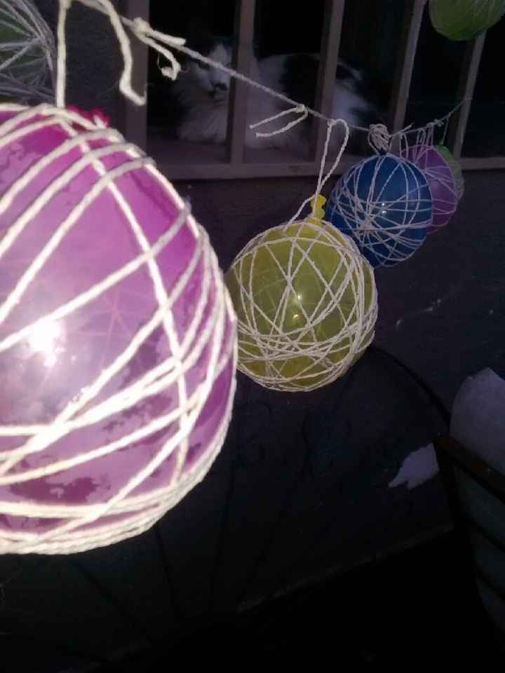 Guirnaldas de esferas de hilo con luces - 1