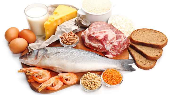 Tener en cuenta que la alimentación sea rica en proteínas (carne, pollo, pescado) y frutas que aport