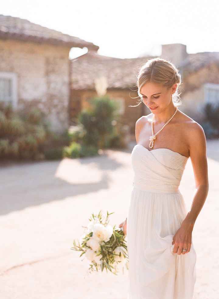 Novia con accesorios pequeños