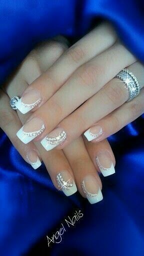 Eligiendo las uñas.... - 2