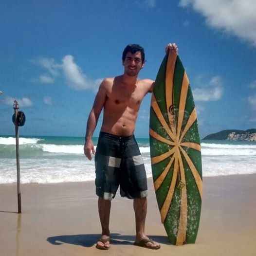 Divino con su tabla, minutos antes de perder el anillo!!!!