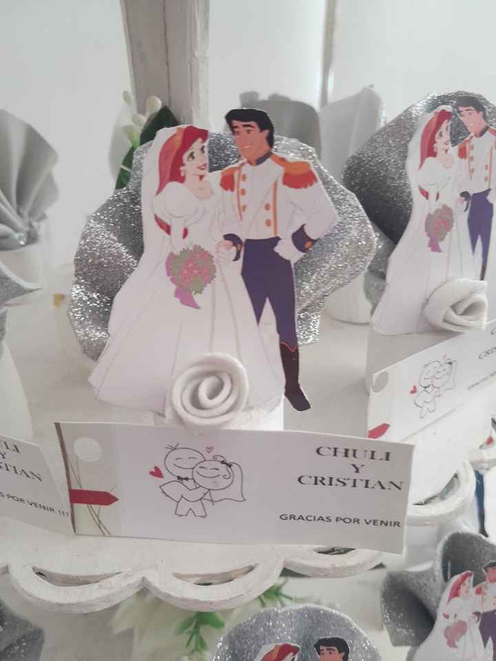 Compramos lo que quedaba del traje de mi marido y pegamos las tarjetas de souvenirs - 2