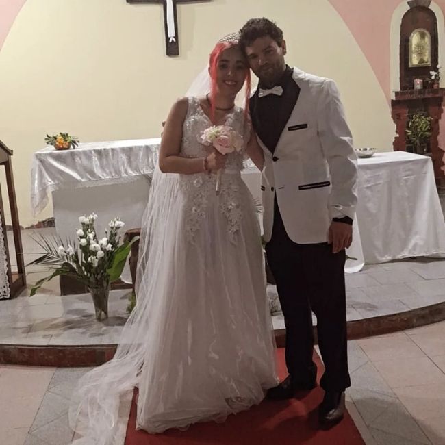 Nos sacamos fotos en la parroquia que esposo se bautizo en provincia para tener un recuerdo! 6