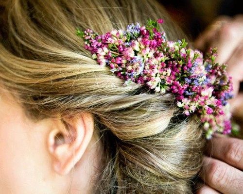 ¡6 Peinetas con flores para tu peinado de novia! ¿Sí o no?😊 5