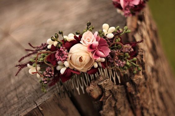 ¡6 Peinetas con flores para tu peinado de novia! ¿Sí o no?😊 6