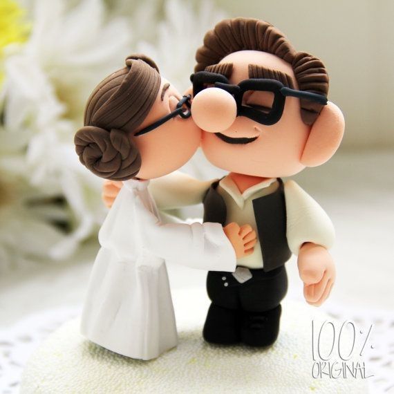 ¿Qué elemento los identificaría en un Cake Topper como pareja? 2