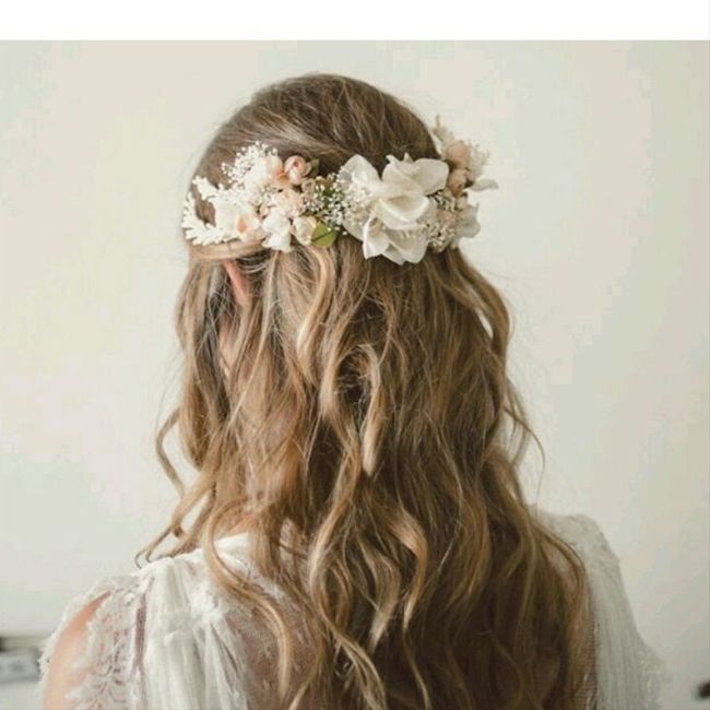5 ideias de penteados com flores para o teu dia 🌸 2