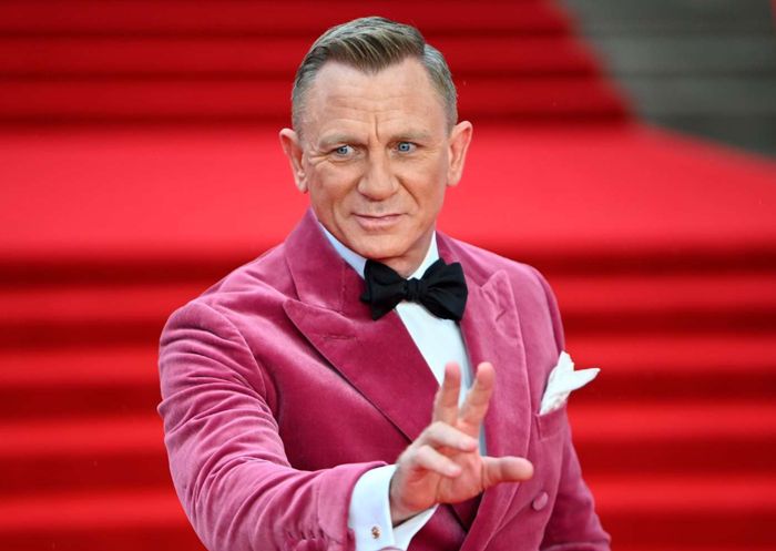 ¿Sí o no a casarse con este traje para matar que usó Daniel Craig en #notimetodie?🍿 2